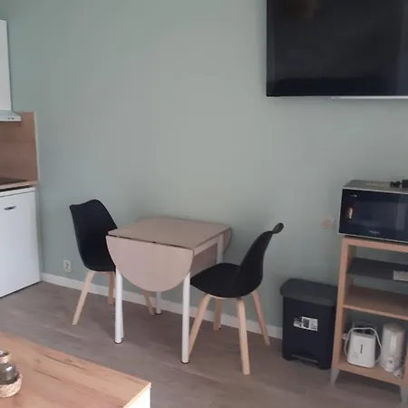 Calme Et Paisible Avec Piscine Et Parking Prive *