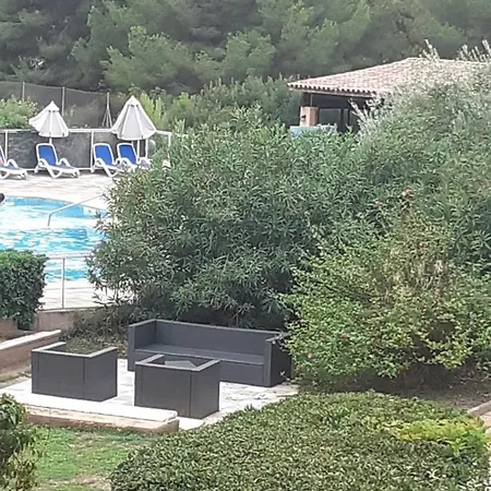 Calme Et Paisible Avec Piscine Et Parking Prive Apartment Balaruc-les-Bains