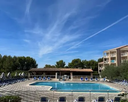 Calme Et Paisible Avec Piscine Et Parking Prive Apartment