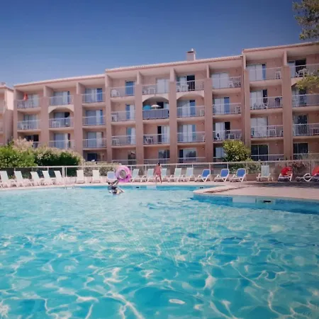 Calme Et Paisible Avec Piscine Et Parking Prive Apartment